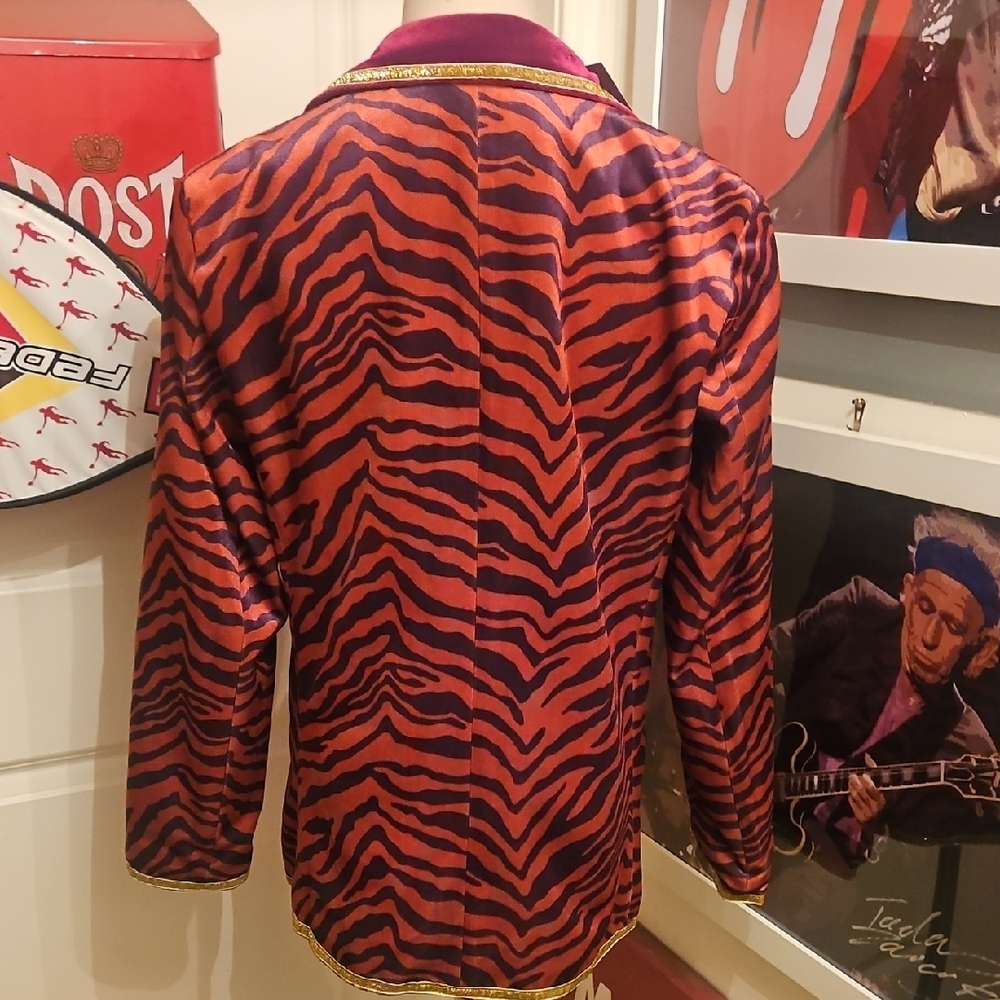 Stylish Women's Velvet Red and Orange Tiger Print Blazer with Gold Accents - Picture 4 of 7